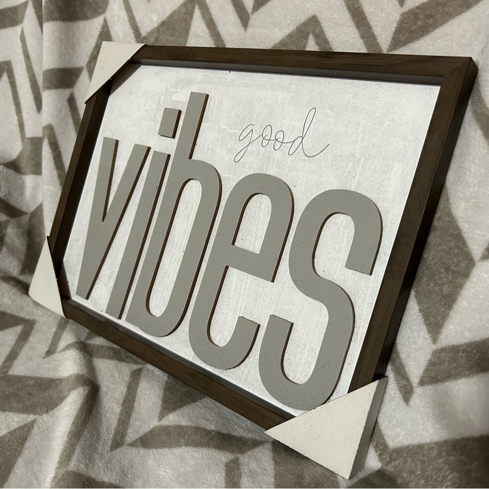 Good Vibes Sign - Picture 2 of 3